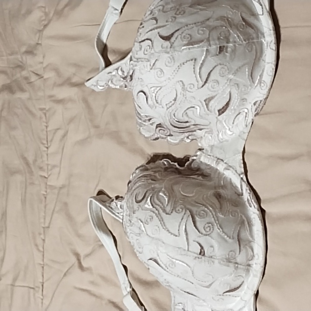 Playtex White Embroidered Underwire Bra